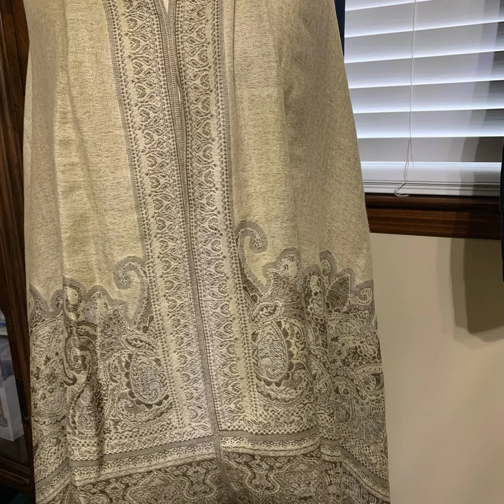 Women’s light weight shawl , scarf_2